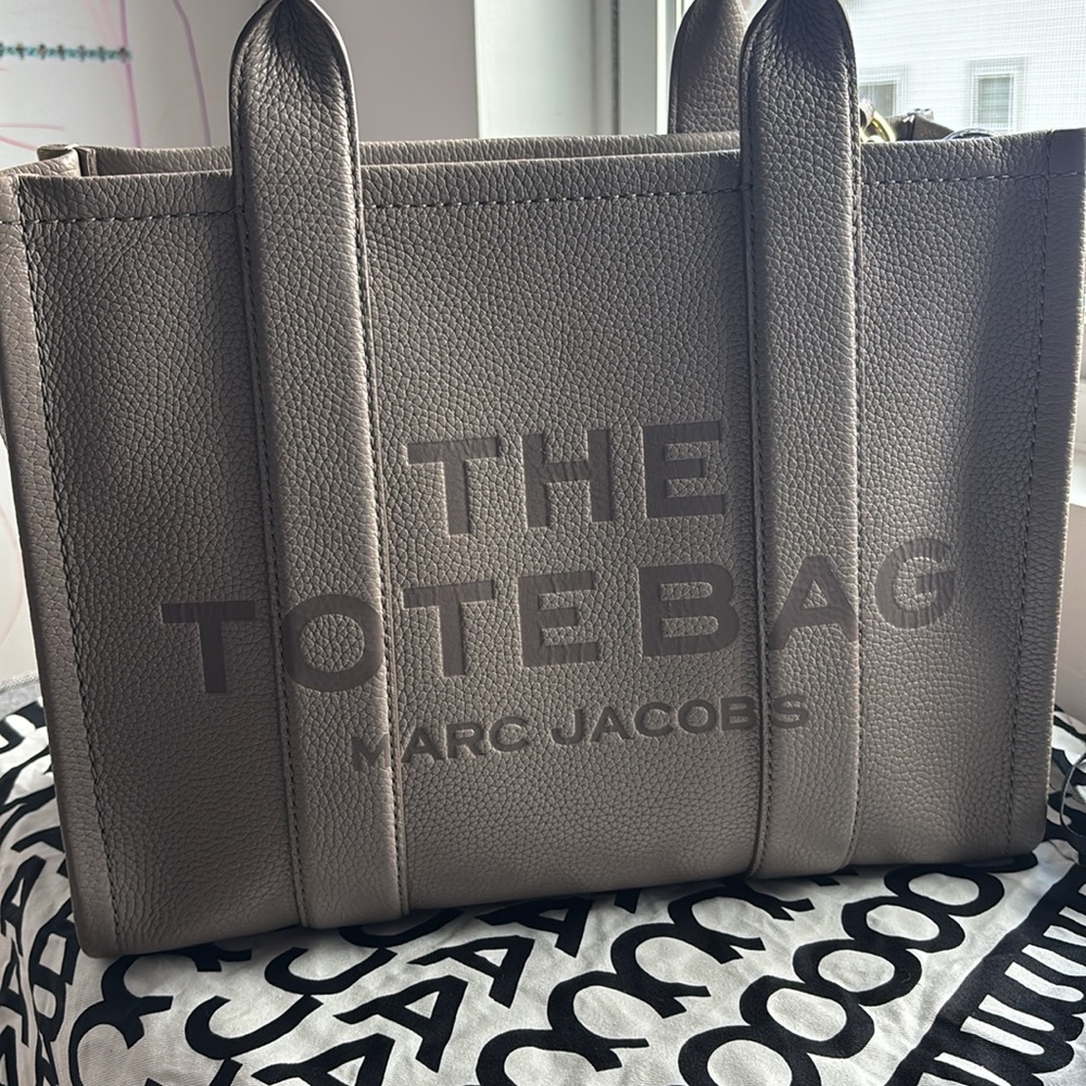 Marc Jacobs Medium Cement Leather Tote Bag